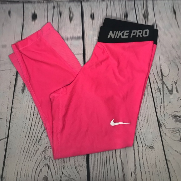 Nike Pants - Nike Capri leggings